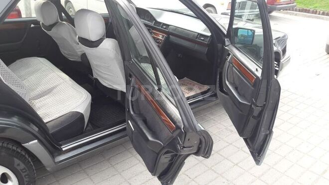 Mercedes E 280 1995, 282,000 km - 2.8 l - Bakı