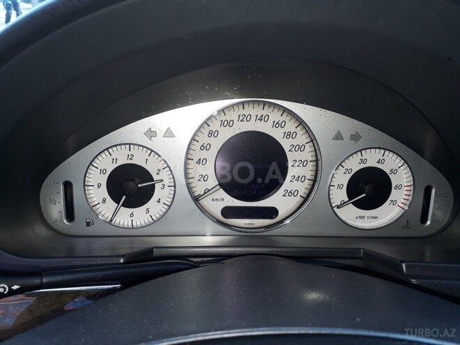 Mercedes E 240 2003, 215,000 km - 2.6 l - Bakı