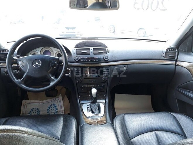 Mercedes E 240 2003, 215,000 km - 2.6 l - Bakı