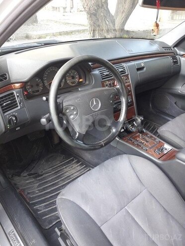 Mercedes E 200 2001, 183,632 km - 2.0 l - Bakı