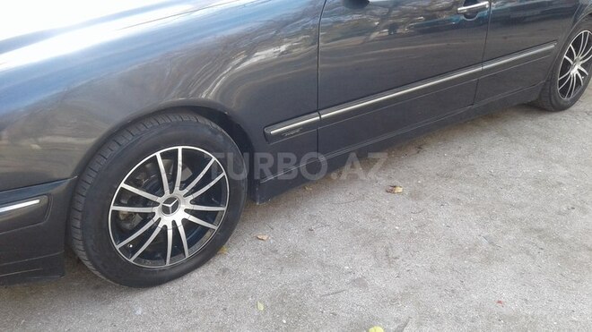 Mercedes E 220 2001, 325,301 km - 2.2 l - Bakı