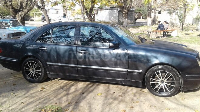 Mercedes E 220 2001, 325,301 km - 2.2 l - Bakı
