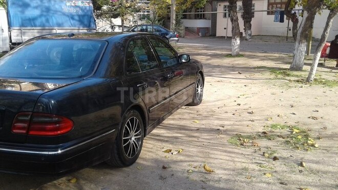 Mercedes E 220 2001, 325,301 km - 2.2 l - Bakı