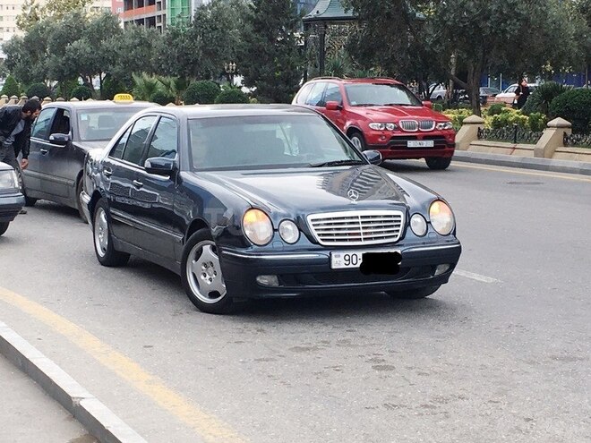 Mercedes E 220 1999, 329,001 km - 2.2 л - Bakı