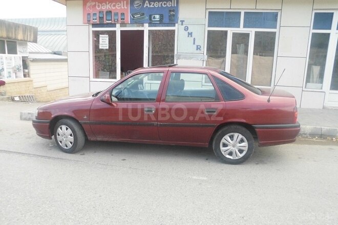 Opel Vectra 1993, 327,000 km - 1.6 l - Şamaxı