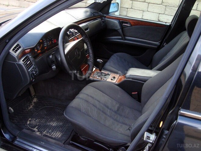 Mercedes E 200 1998, 245,000 km - 2.0 l - Bakı
