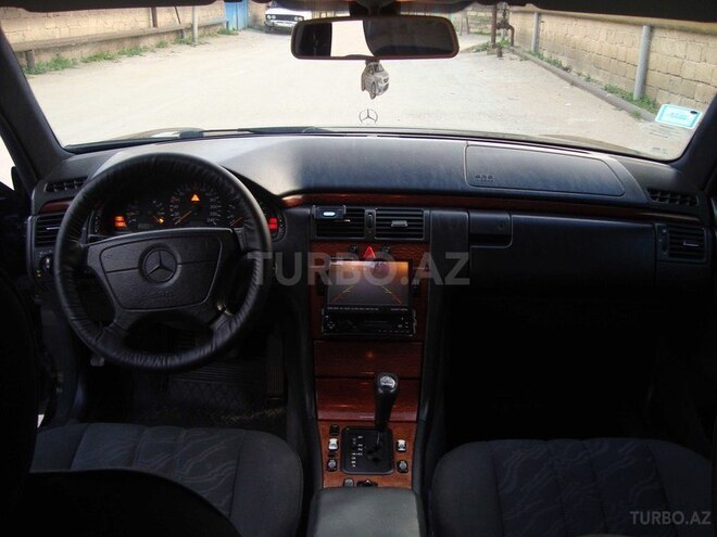 Mercedes E 200 1998, 245,000 km - 2.0 l - Bakı