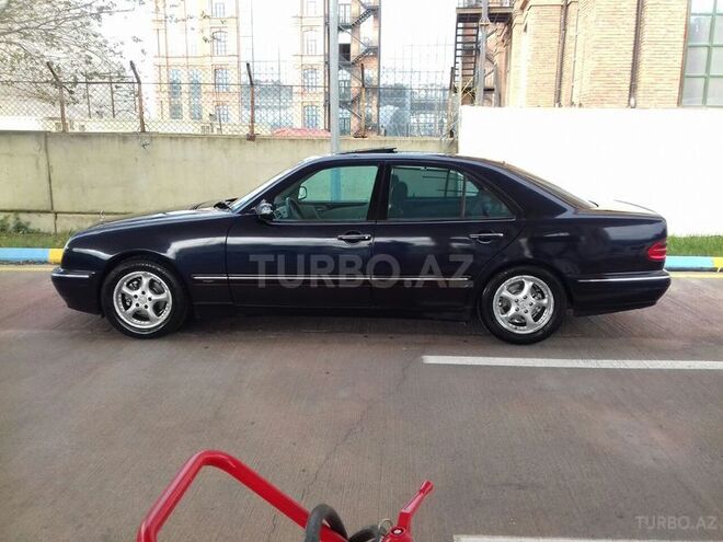 Mercedes E 240 2001, 176,000 km - 2.4 л - Bakı