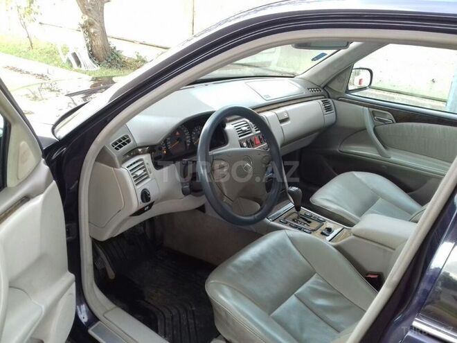 Mercedes E 240 2001, 176,000 km - 2.4 л - Bakı