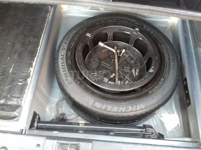 Mercedes E 240 2001, 176,000 km - 2.4 л - Bakı