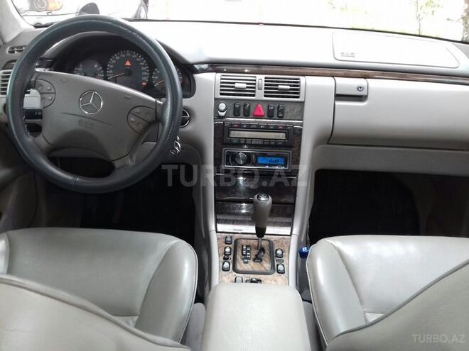 Mercedes E 240 2001, 176,000 km - 2.4 л - Bakı