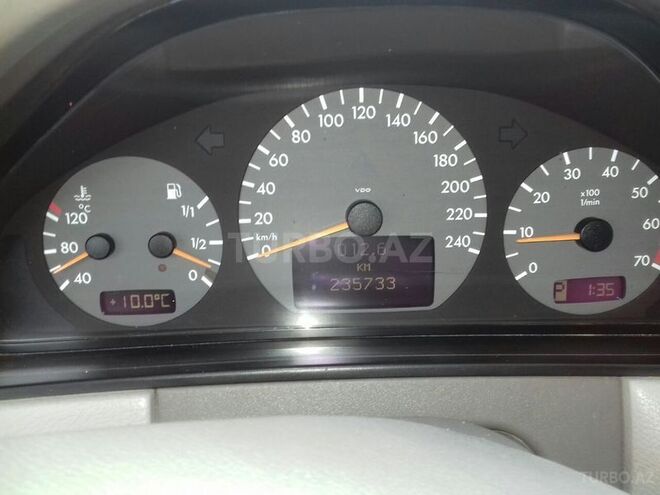 Mercedes E 240 2001, 176,000 km - 2.4 л - Bakı
