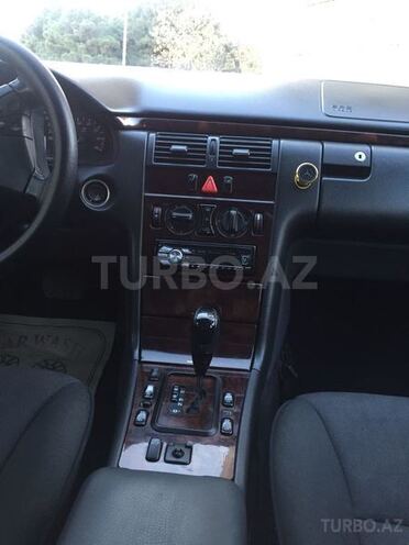 Mercedes E 240 2000, 204,000 km - 2.6 л - Bakı