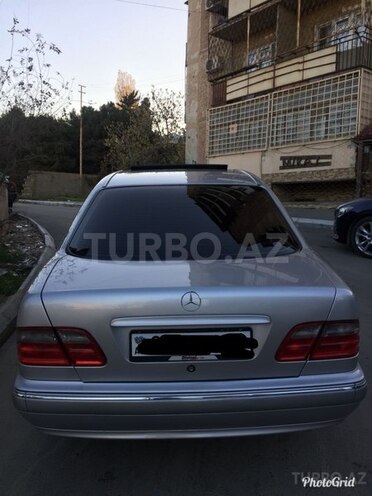 Mercedes E 240 2000, 204,000 km - 2.6 л - Bakı