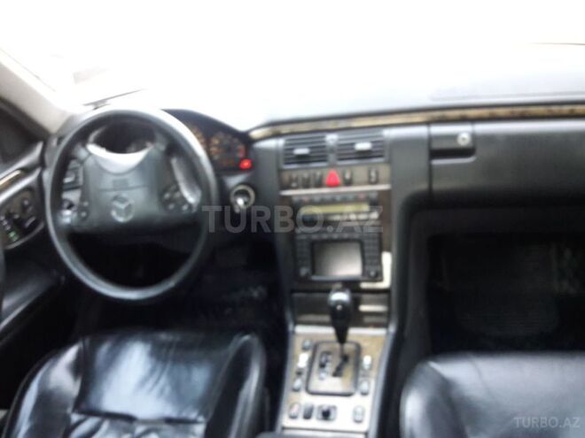 Mercedes E 280 2001, 290,000 km - 2.8 l - Bakı