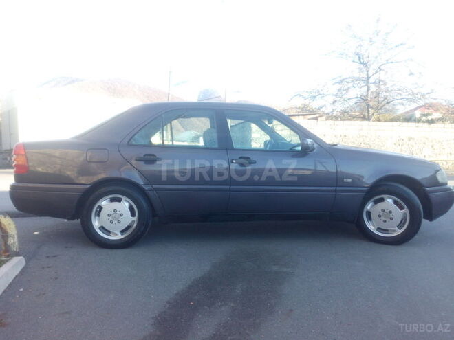 Mercedes C 220 1994, 380,000 km - 2.2 l - Qax
