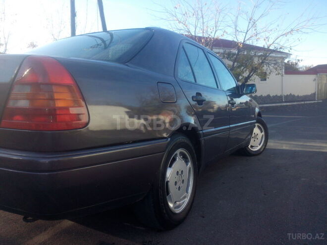Mercedes C 220 1994, 380,000 km - 2.2 l - Qax