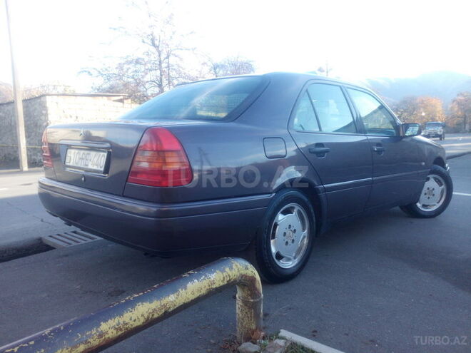 Mercedes C 220 1994, 380,000 km - 2.2 l - Qax