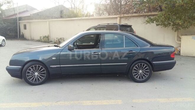 Mercedes E 240 1999, 27,000 km - 2.4 l - Bakı
