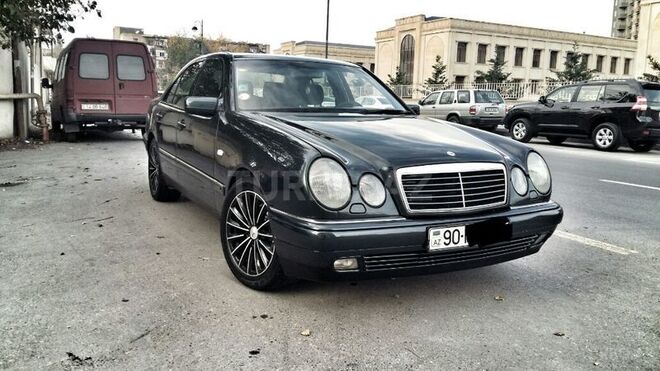 Mercedes E 240 1999, 27,000 km - 2.4 l - Bakı