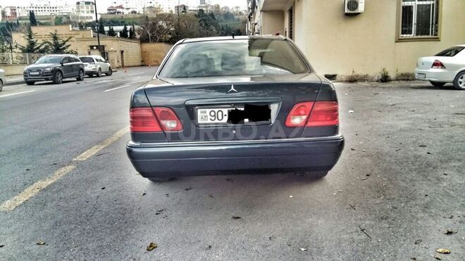 Mercedes E 240 1999, 27,000 km - 2.4 l - Bakı
