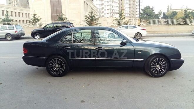 Mercedes E 240 1999, 27,000 km - 2.4 l - Bakı