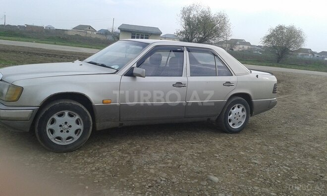 Mercedes E 250 1992, 285,000 km - 2.5 l - Biləsuvar