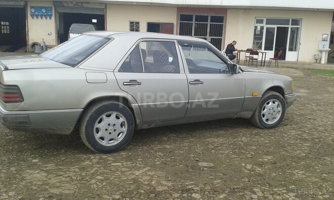 Mercedes E 250 1992, 285,000 km - 2.5 l - Biləsuvar