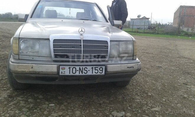 Mercedes E 250 1992, 285,000 km - 2.5 l - Biləsuvar