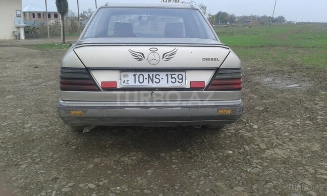 Mercedes E 250 1992, 285,000 km - 2.5 l - Biləsuvar