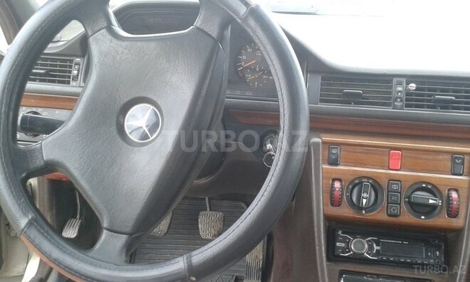 Mercedes E 250 1992, 285,000 km - 2.5 l - Biləsuvar