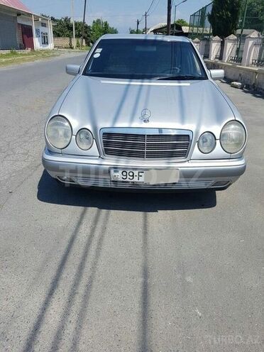 Mercedes E 200 1998, 350,000 km - 0.2 l - Zaqatala