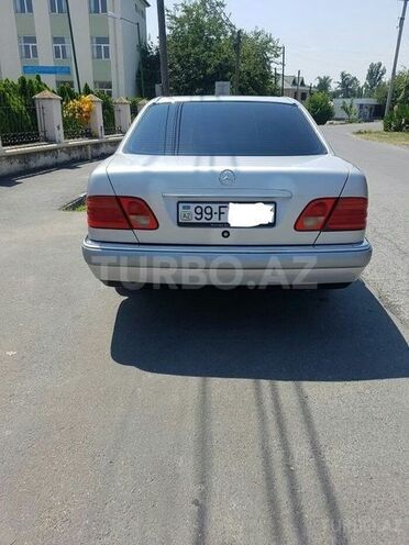 Mercedes E 200 1998, 350,000 km - 0.2 l - Zaqatala