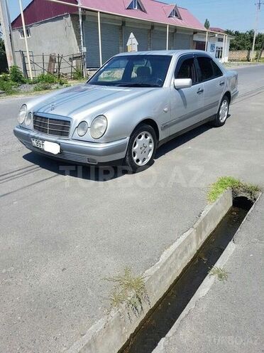 Mercedes E 200 1998, 350,000 km - 0.2 l - Zaqatala