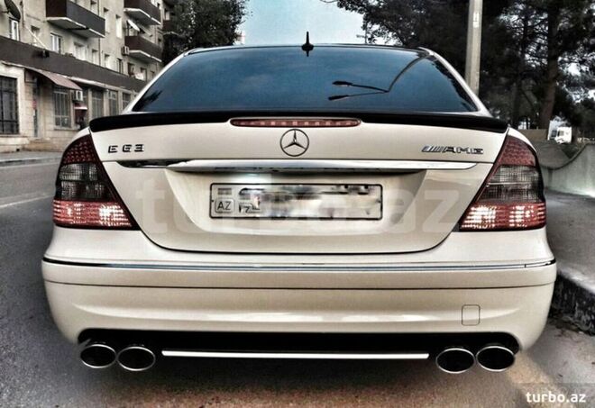 Mercedes E 320 2004, 198,000 km - 3.2 л - Saatlı