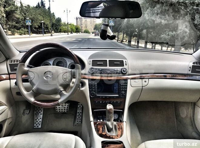Mercedes E 320 2004, 198,000 km - 3.2 л - Saatlı