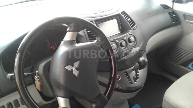 Mitsubishi Grandis 2006, 105,100 km - 2.4 l - Bakı