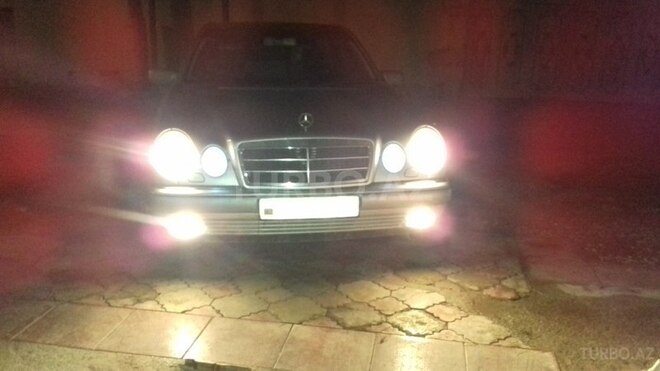 Mercedes E 240 1999, 286,100 km - 2.4 л - Şabran