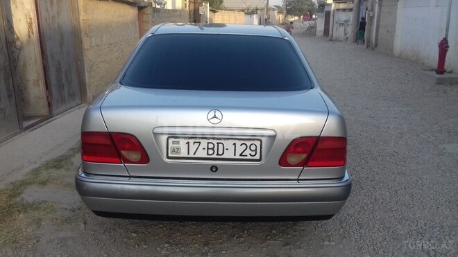 Mercedes E 240 1999, 286,100 km - 2.4 л - Şabran