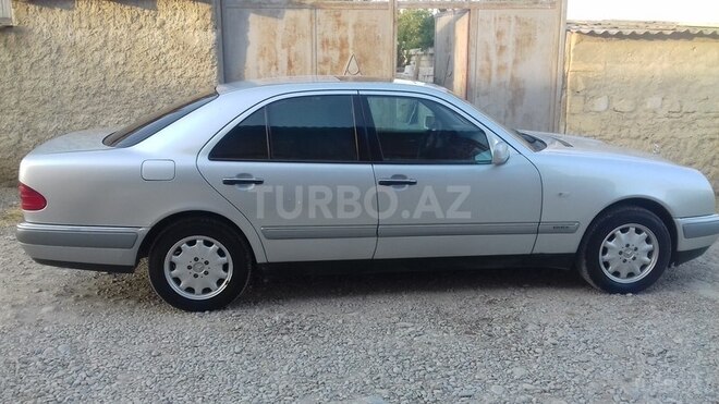 Mercedes E 240 1999, 286,100 km - 2.4 л - Şabran