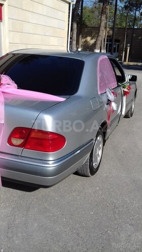 Mercedes E 240 1999, 286,100 km - 2.4 л - Şabran