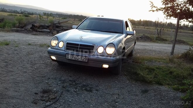Mercedes E 240 1999, 286,100 km - 2.4 л - Şabran