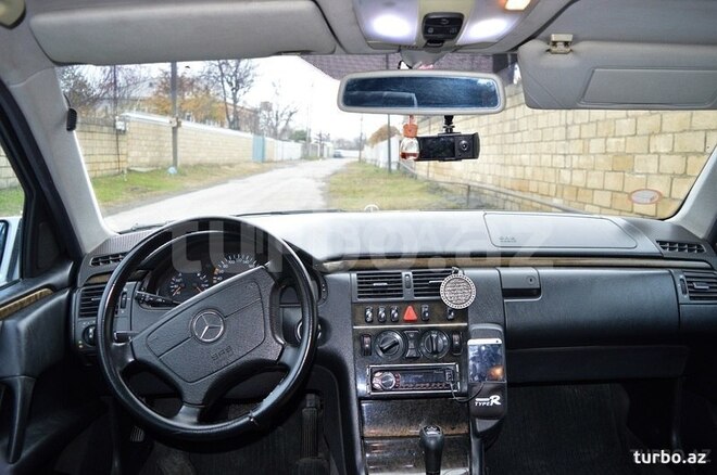 Mercedes E 240 1999, 240,000 km - 2.4 l - Bakı