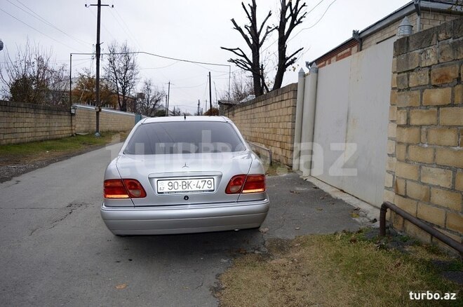 Mercedes E 240 1999, 240,000 km - 2.4 l - Bakı