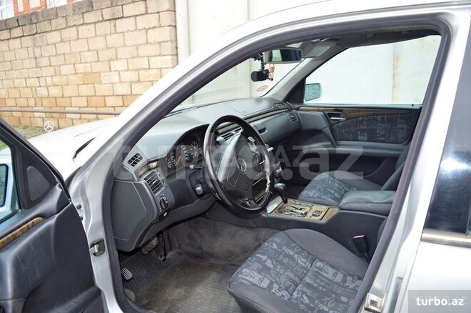 Mercedes E 240 1999, 240,000 km - 2.4 l - Bakı