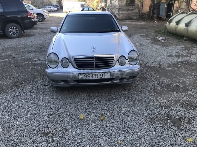 Mercedes E 220 2001, 258,000 km - 2.2 л - Bakı
