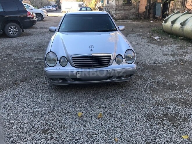 Mercedes E 220 2001, 257,000 km - 2.2 l - Bakı