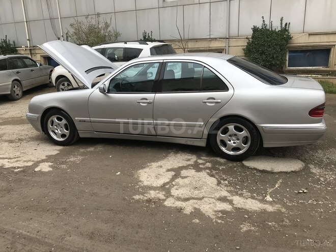 Mercedes E 220 2001, 257,000 km - 2.2 l - Bakı