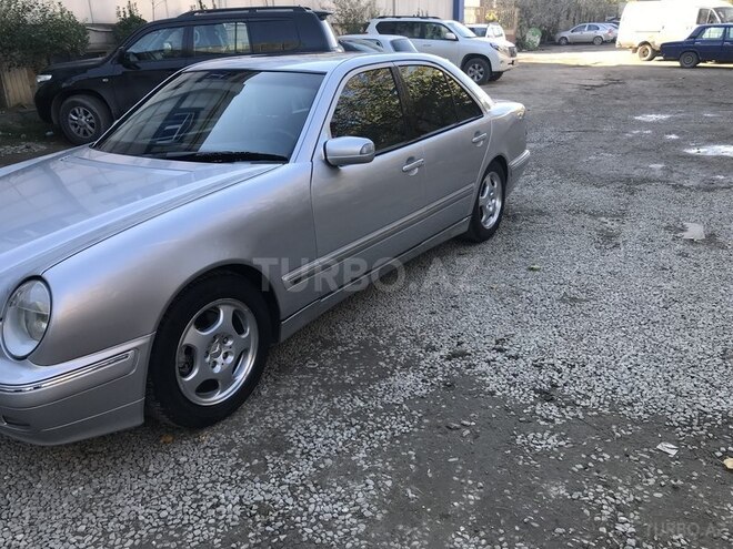Mercedes E 220 2001, 257,000 km - 2.2 l - Bakı