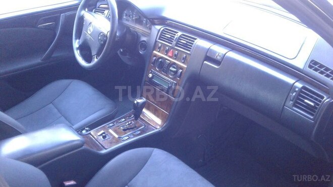 Mercedes E 220 2000, 205,123 km - 2.2 l - Bakı